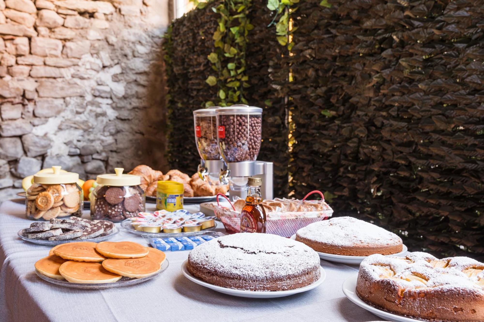 B&B La Corte And Home Restaurant - Free Parking - 10 Minutes To The Lake And Centre Como Dış mekan fotoğraf