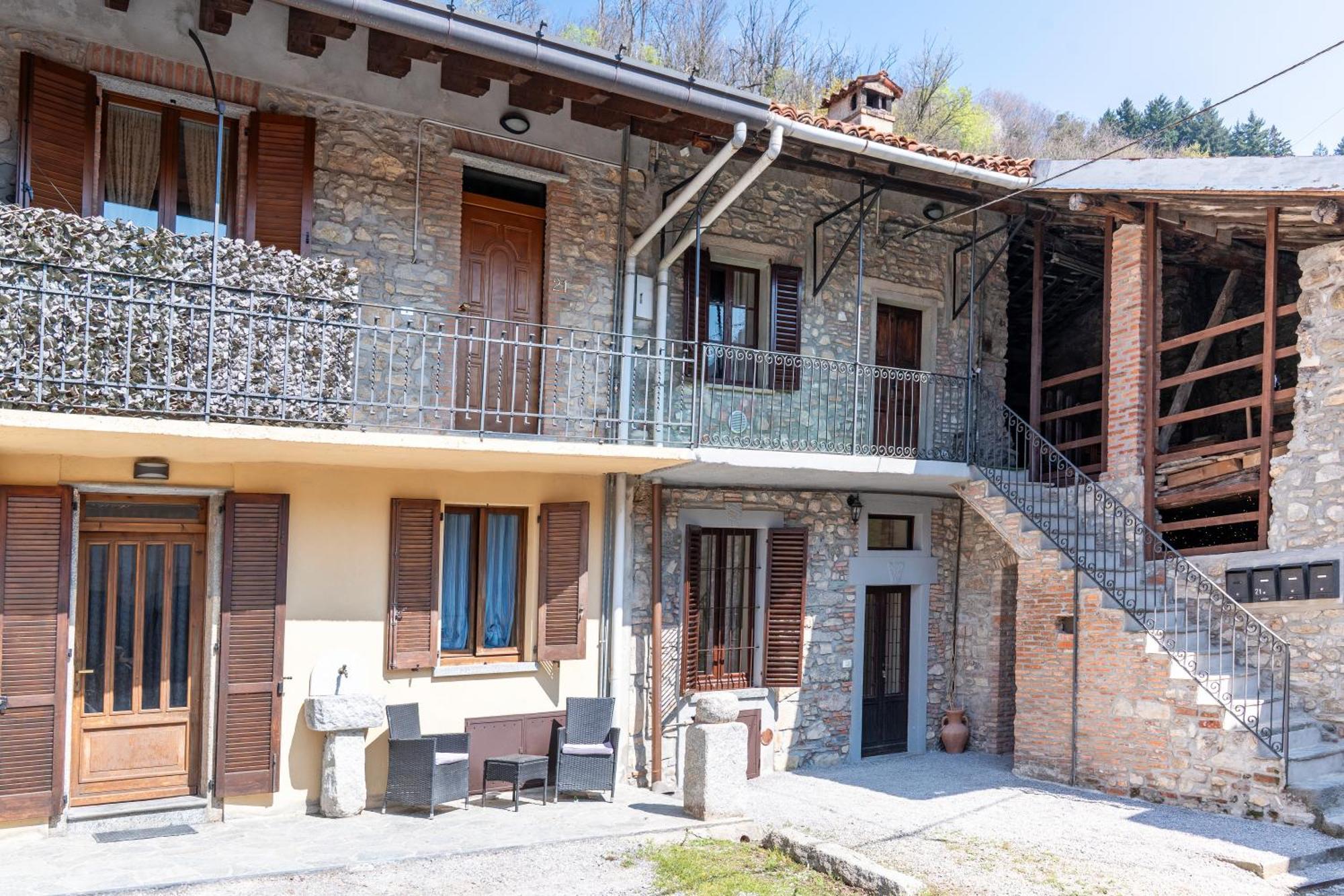 B&B La Corte And Home Restaurant - Free Parking - 10 Minutes To The Lake And Centre Como Dış mekan fotoğraf