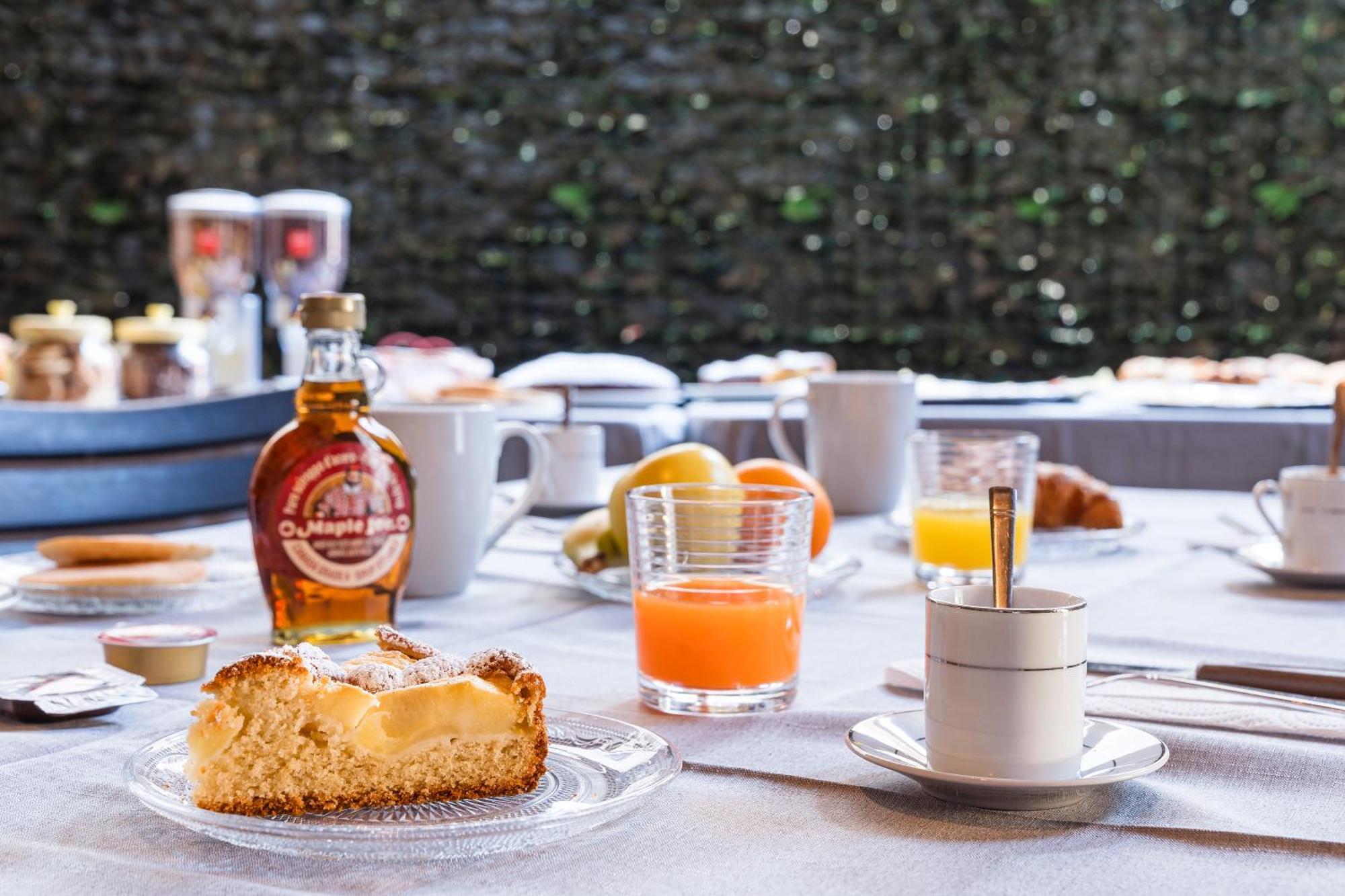B&B La Corte And Home Restaurant - Free Parking - 10 Minutes To The Lake And Centre Como Dış mekan fotoğraf