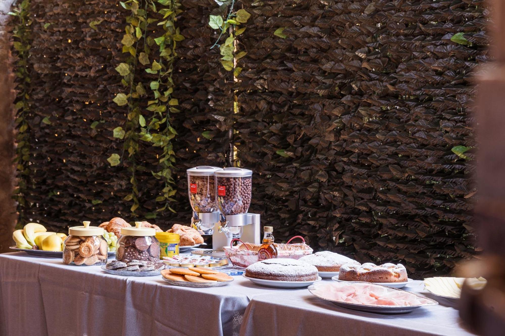 B&B La Corte And Home Restaurant - Free Parking - 10 Minutes To The Lake And Centre Como Dış mekan fotoğraf