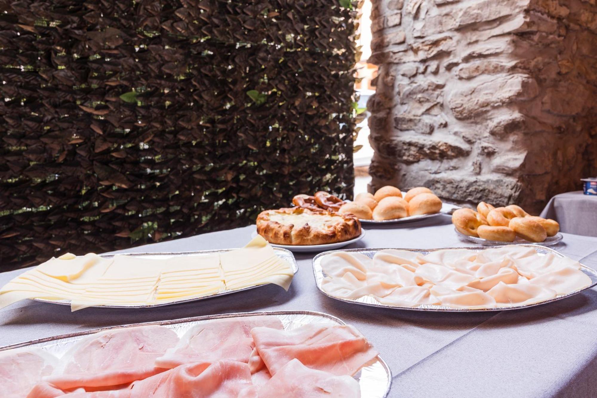 B&B La Corte And Home Restaurant - Free Parking - 10 Minutes To The Lake And Centre Como Dış mekan fotoğraf