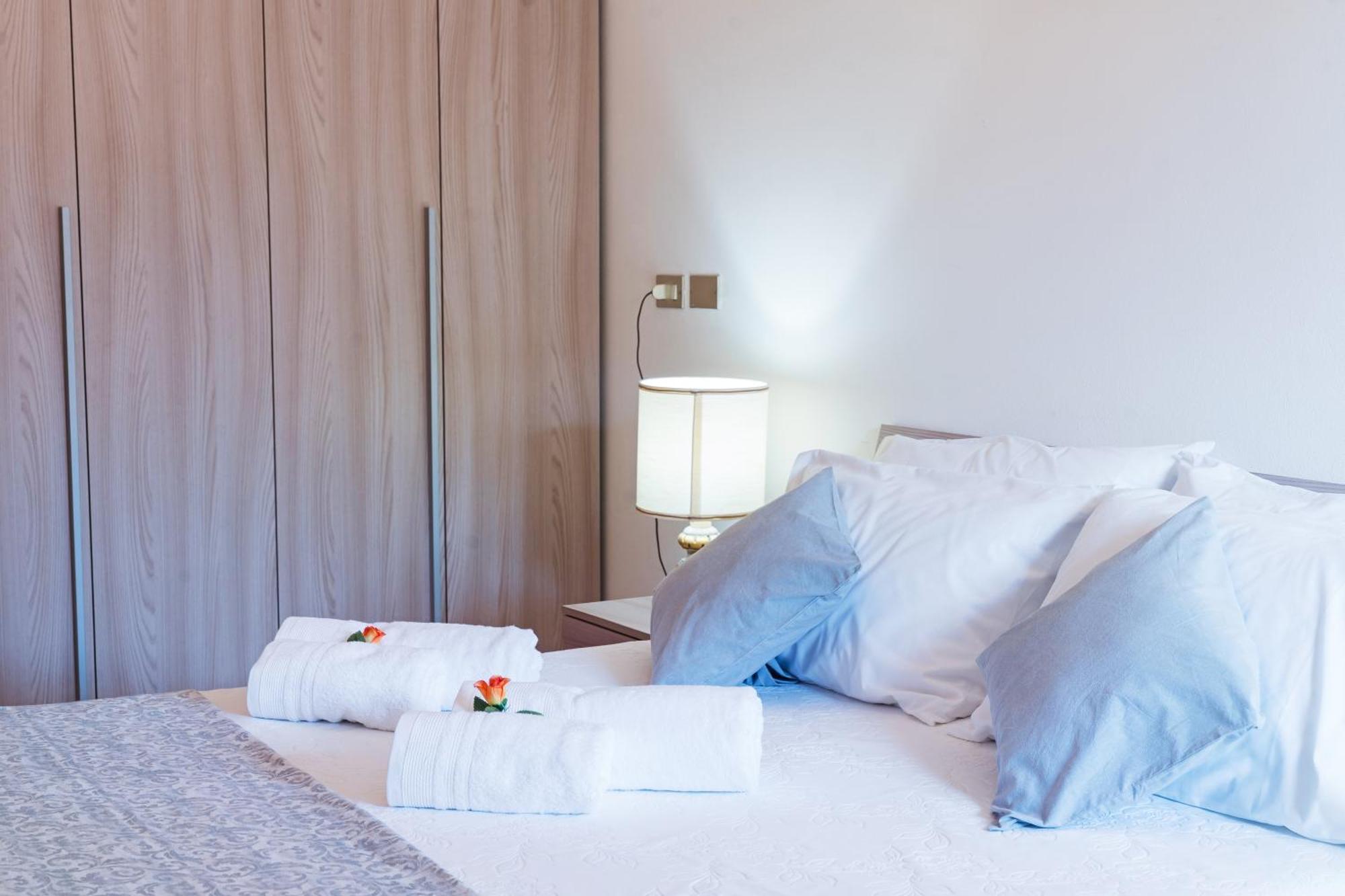 B&B La Corte And Home Restaurant - Free Parking - 10 Minutes To The Lake And Centre Como Dış mekan fotoğraf