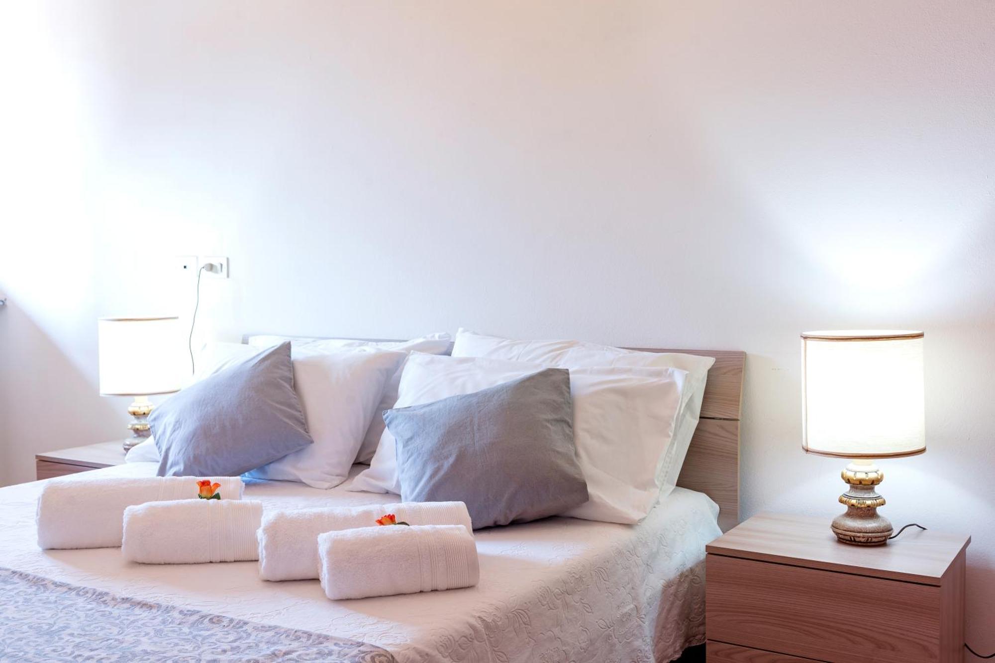 B&B La Corte And Home Restaurant - Free Parking - 10 Minutes To The Lake And Centre Como Dış mekan fotoğraf