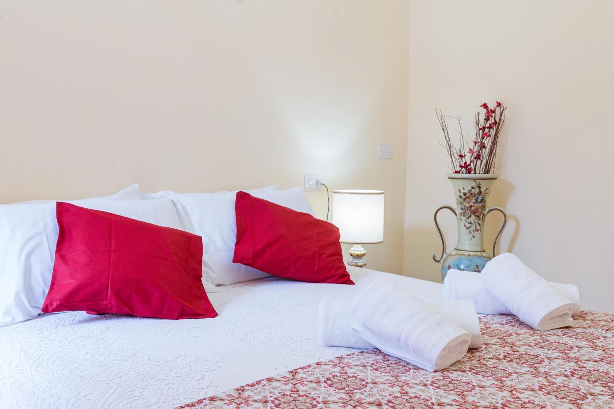 B&B La Corte And Home Restaurant - Free Parking - 10 Minutes To The Lake And Centre Como Dış mekan fotoğraf