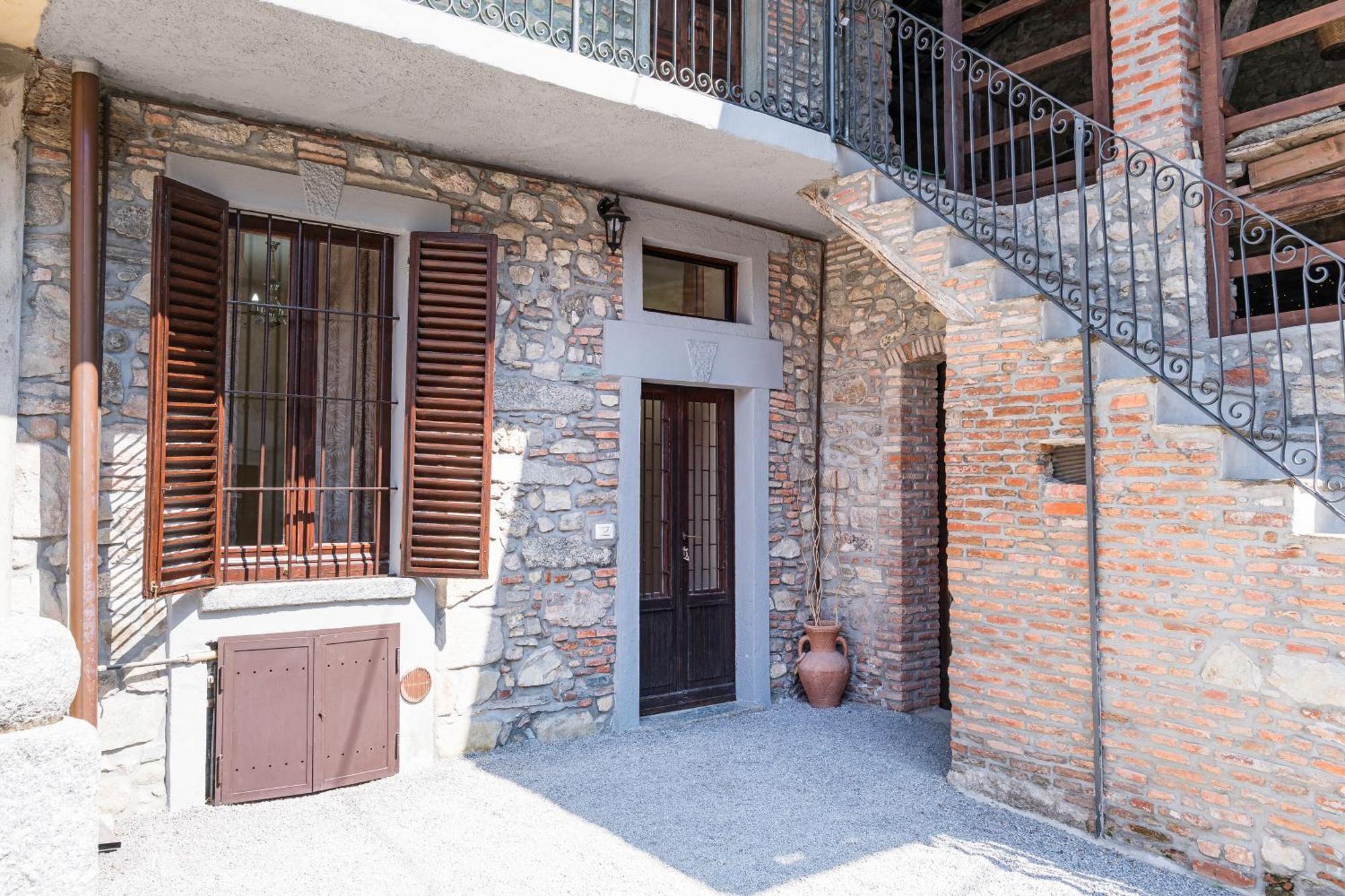 B&B La Corte And Home Restaurant - Free Parking - 10 Minutes To The Lake And Centre Como Dış mekan fotoğraf